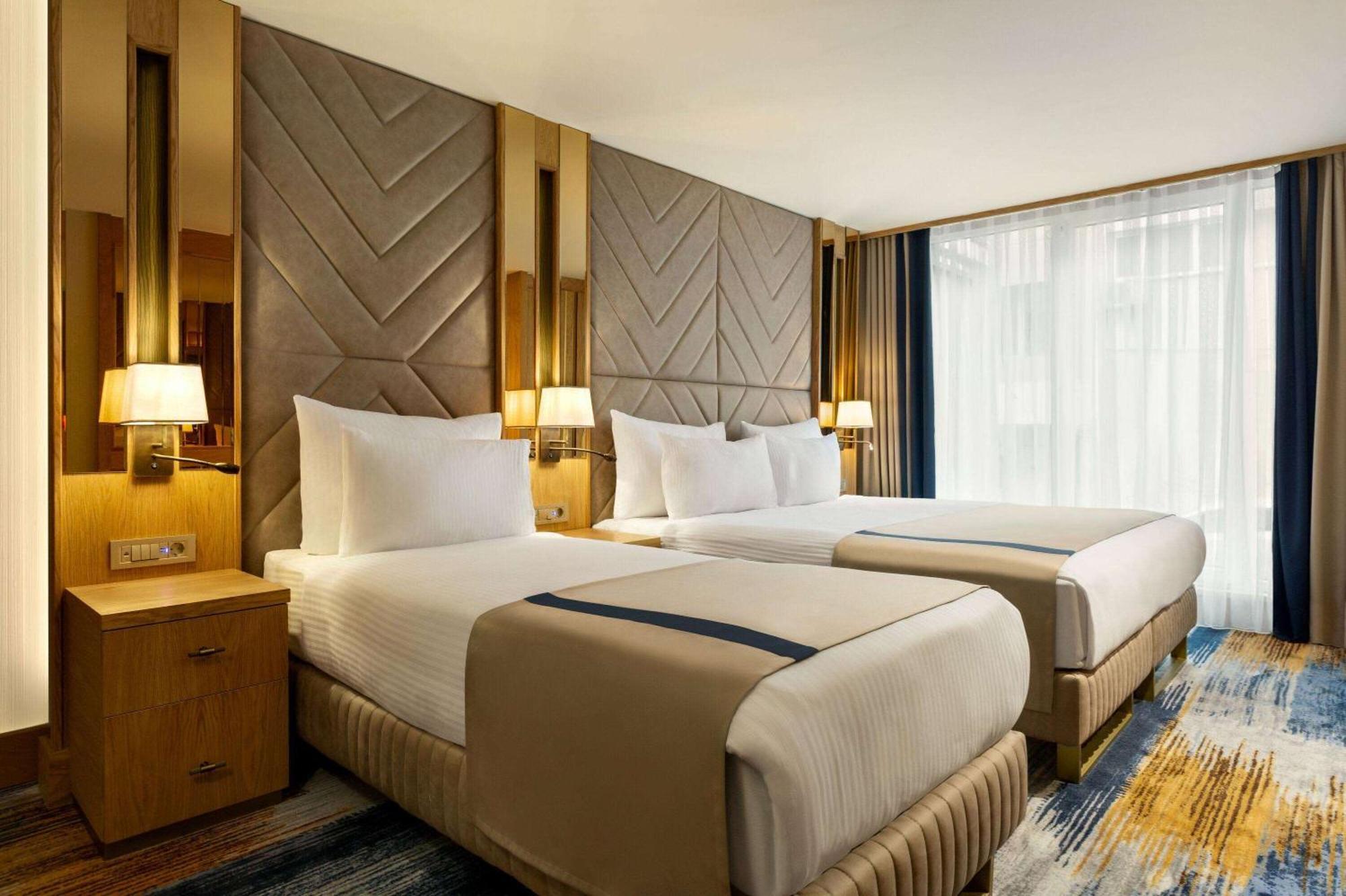 Days Inn By Wyndham Istanbul Bomonti Exteriör bild