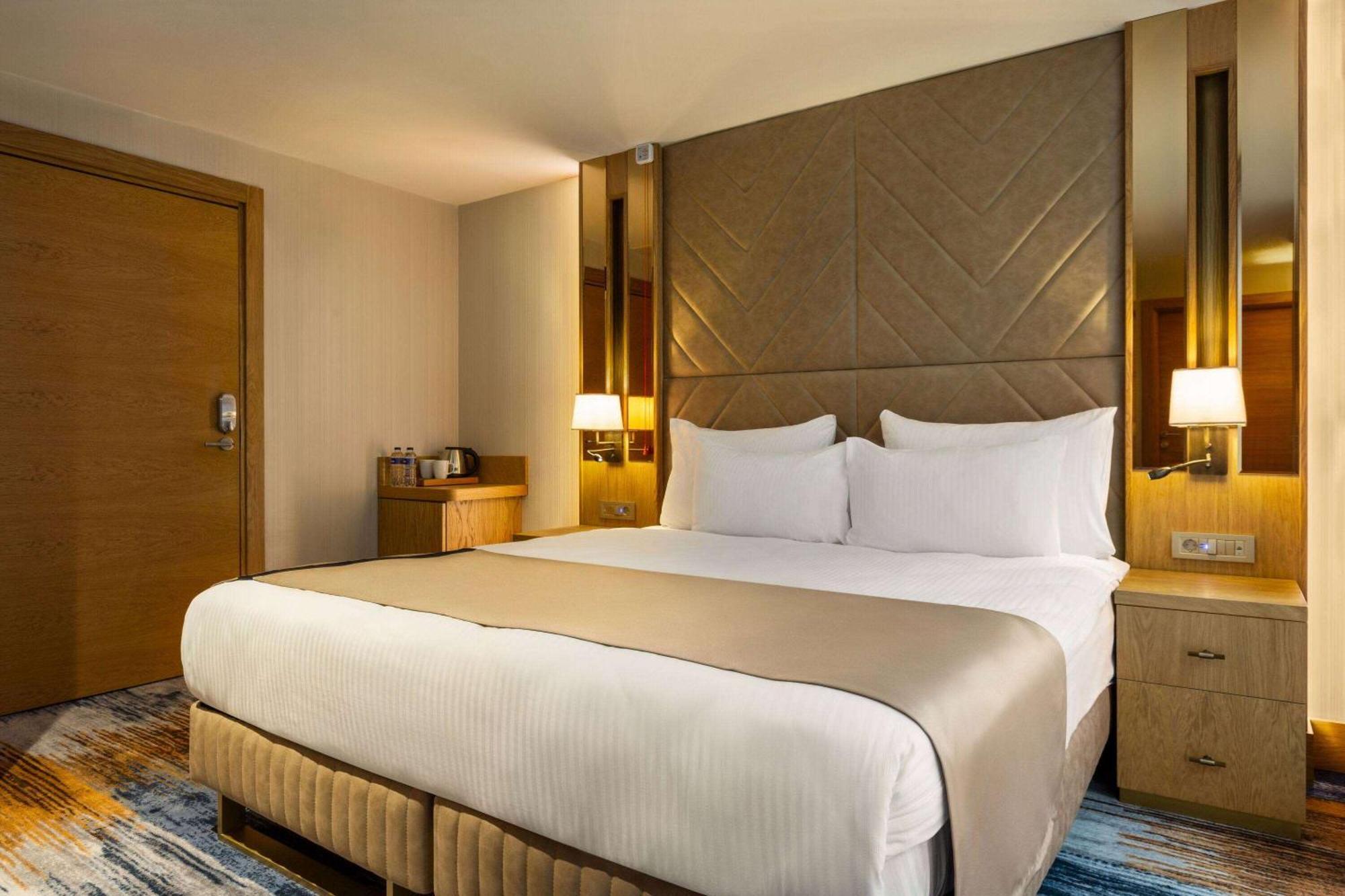 Days Inn By Wyndham Istanbul Bomonti Exteriör bild