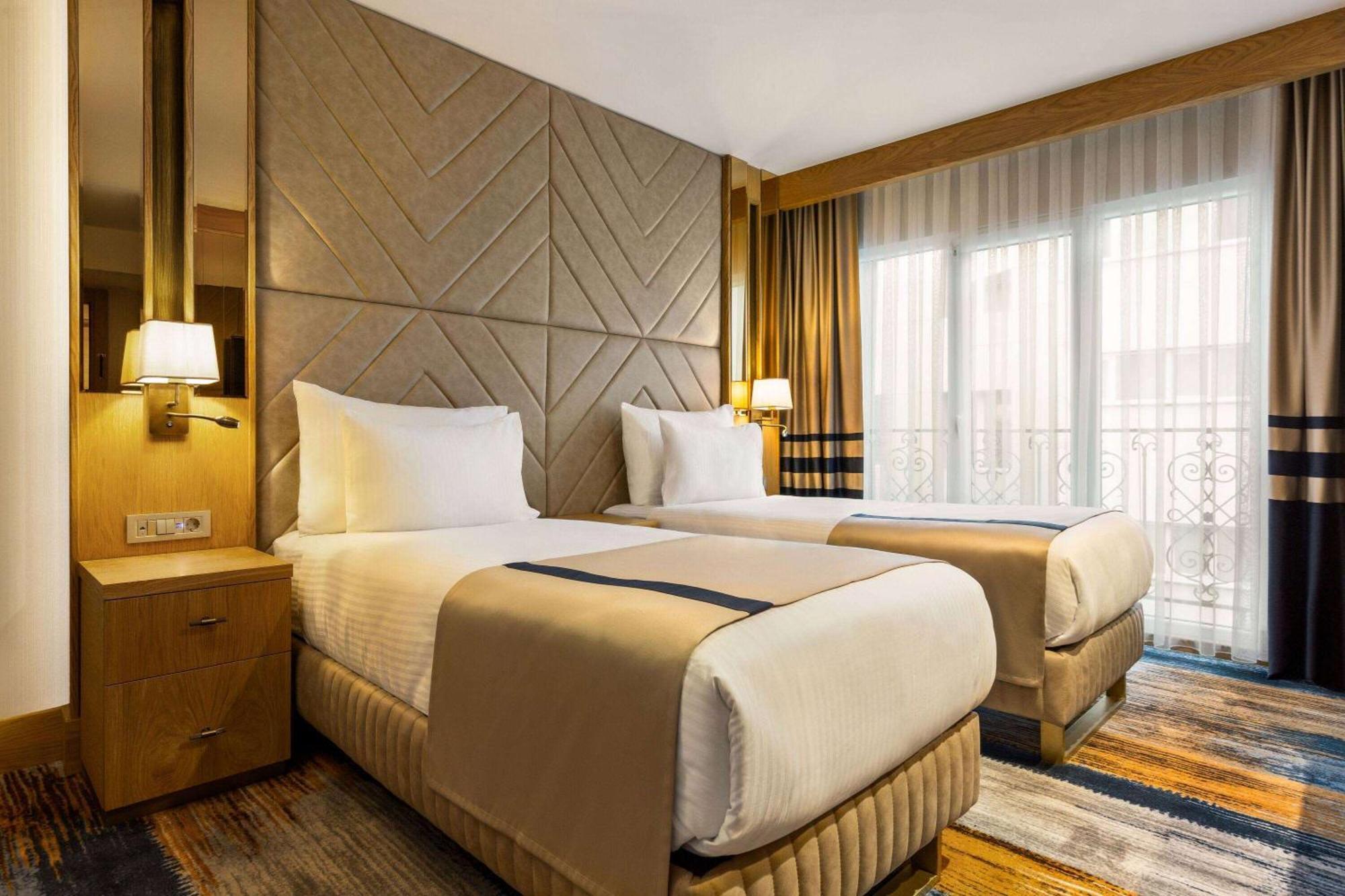 Days Inn By Wyndham Istanbul Bomonti Exteriör bild