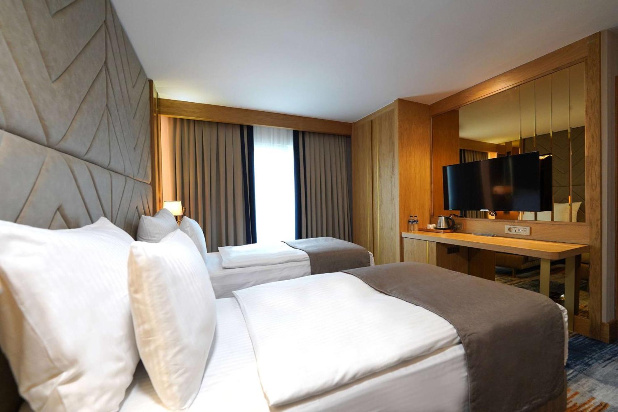 Days Inn By Wyndham Istanbul Bomonti Exteriör bild