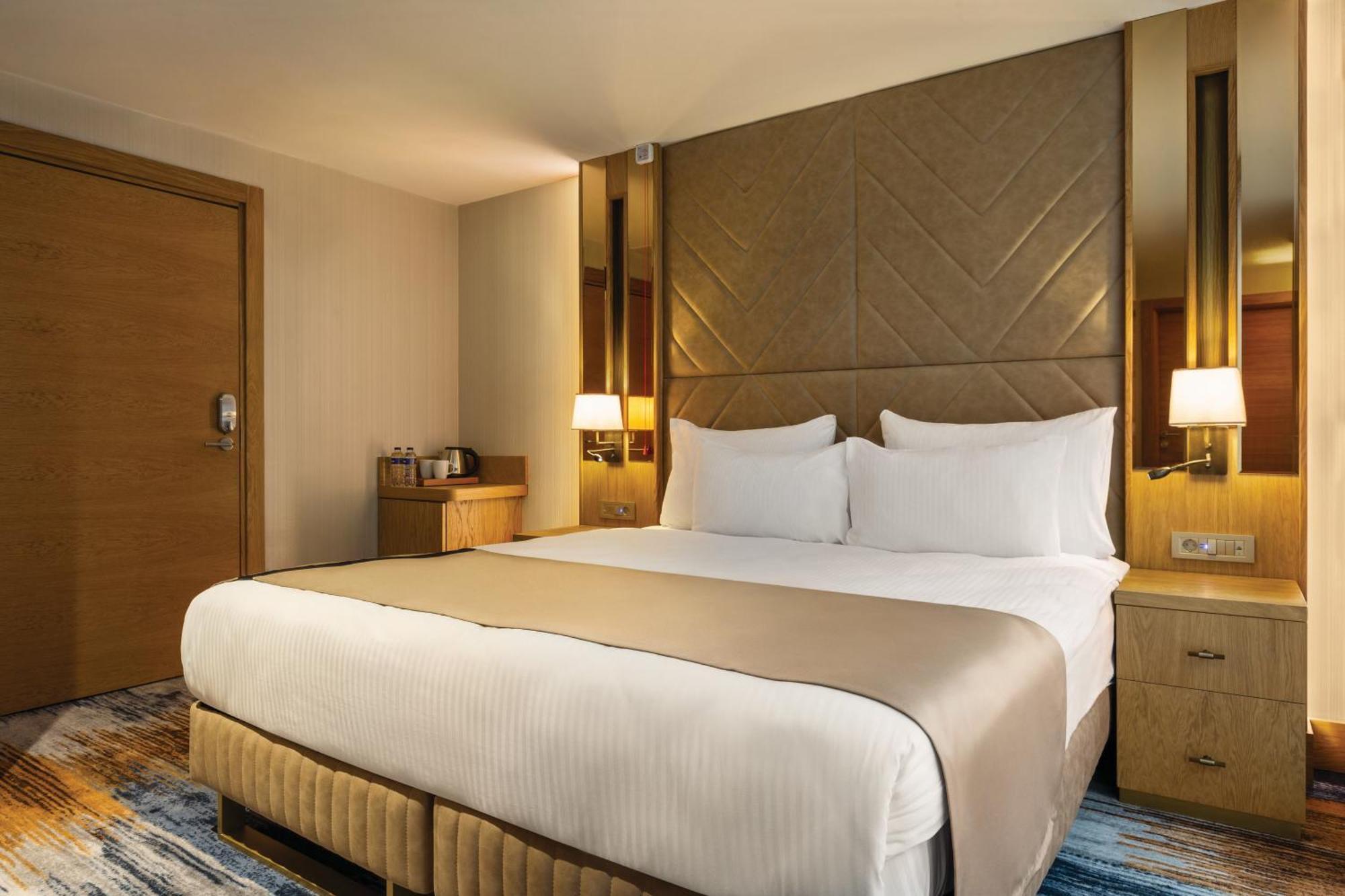 Days Inn By Wyndham Istanbul Bomonti Exteriör bild