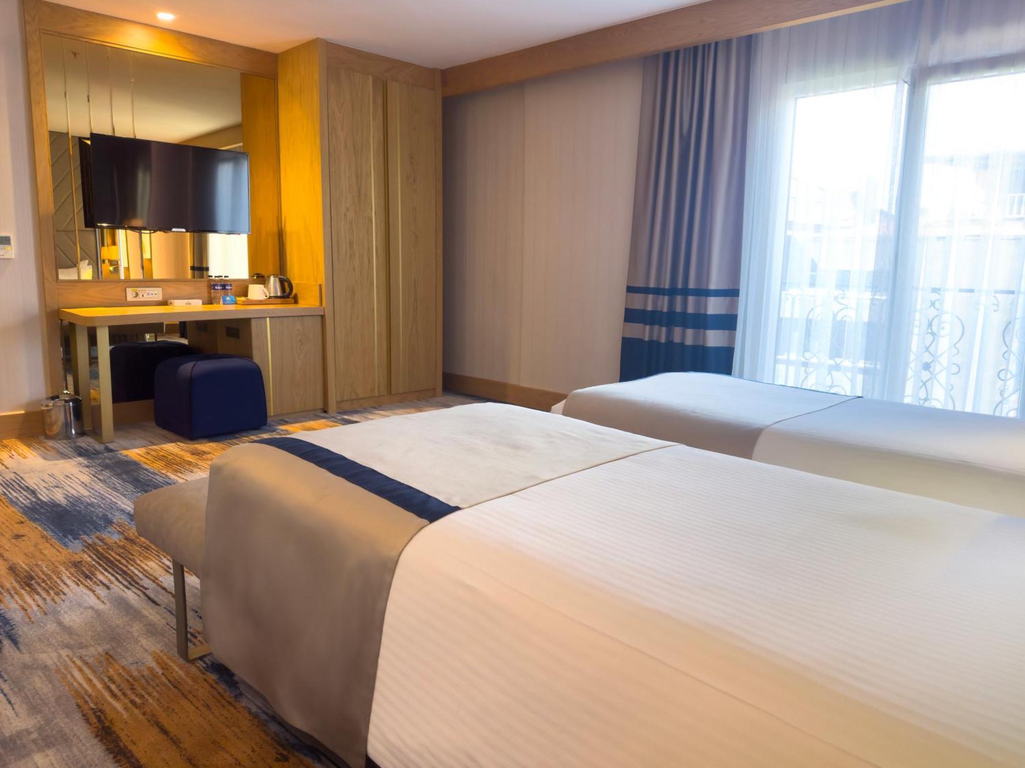 Days Inn By Wyndham Istanbul Bomonti Exteriör bild