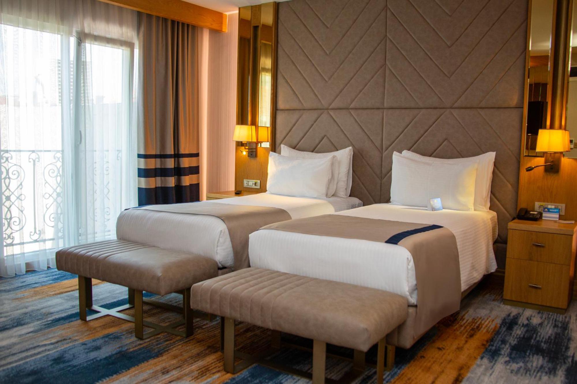 Days Inn By Wyndham Istanbul Bomonti Exteriör bild